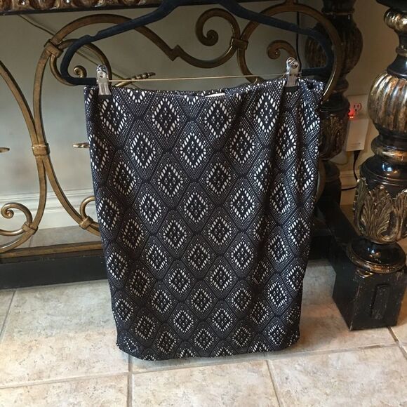 ELVIRA LACE Pencil Skirt - Picture 3 of 9